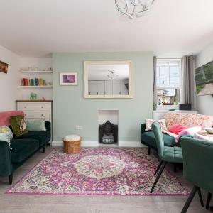 Cosy 1 bed flat in central location Pass the Keys
