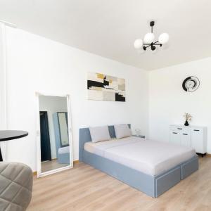 Sunny Top Floor Apartment near Tokuda Hospital & Paradise Mall