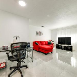 4 Mi to Ft Lauderdale Beach WFH-Friendly Home!