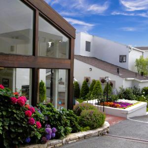 Lobos Lodge