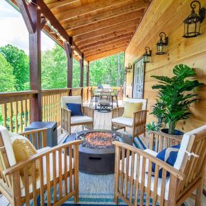 Bearly Dreaming: MTN View, Hot Tub & Game Room!
