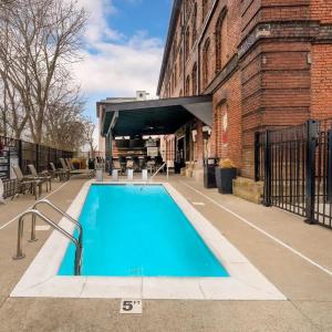 Charming Historic Loft near Centennial Park