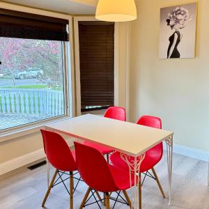 Banff mountain House&30 second Bus station Close C-Train& Free Parking
