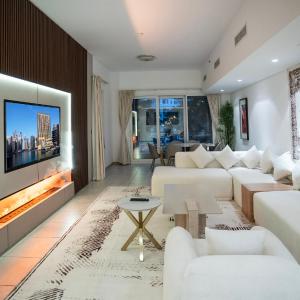 PJ- Luxury Palm Jumeirah Beachfront Apartment