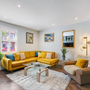 Elegant 3 Bedroom and 2 Bath Haven in Windsor
