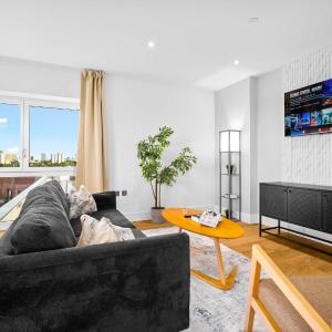 Luxury 2 Bedroom Apartment - Juliet Balcony - Fast WiFi - Netflix 706SW