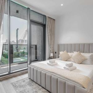 Modern Studio with Pool View & Gym Access