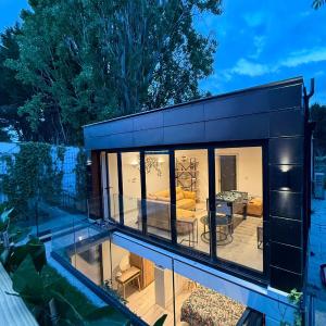 Chic 2 Bedroom Modern Cave House