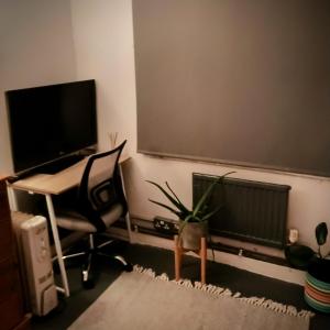 Budget Room just of the Southbank sleeps 3