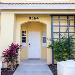 Modern Luxurious 5BR Home with Pool, Near Disney