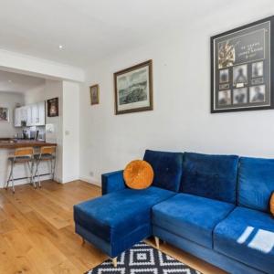 Bright 3 bedroom duplex with roof terrace views
