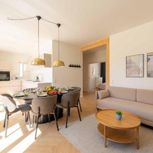 Newly Renovated 2BR with Balcony