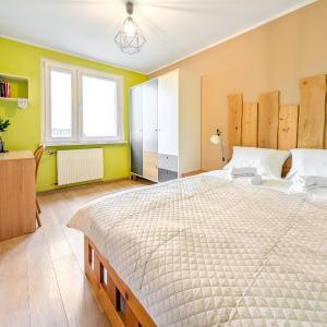 Park Skowroni Homely Apartment by BookingHost