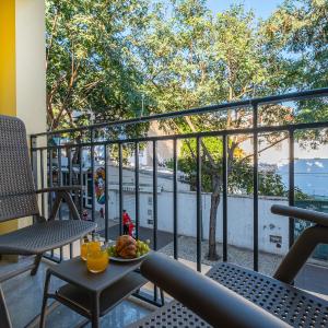 Debonair Apartment