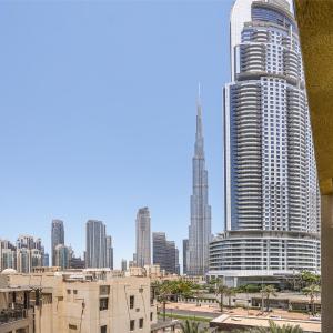 Walk to Dubai Mall chic 2BR with full Burj view