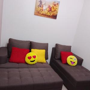 1 Bedroom Cozy Condo Unit with Netflix & Free Wifi in Trees Residences