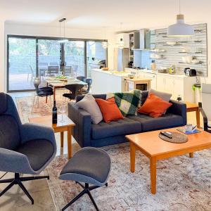 Ocean Breeze Stylish 4BR Retreat