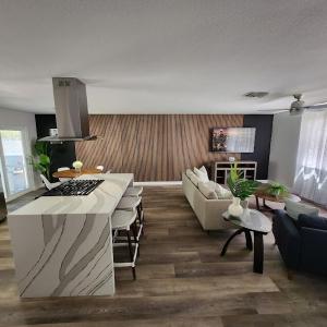 Stylish 4BR Oasis - Luxe Backyard BBQ