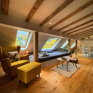 Boutique apartment with Mountain View