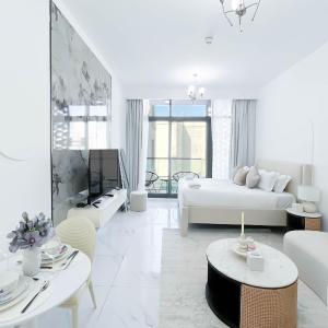 Serenity Lakes 5 Studio with Stunning Pool Views