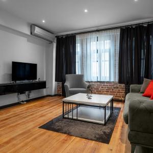 Designed 2BR Rooftop Duplex with Private Terrace