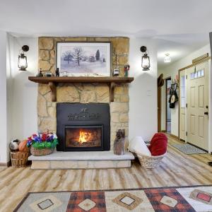 Serenity and Fun all in one in this Cozy Pocono Cabin