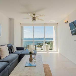CORAL Beachfront 2BDR with pool by Casa Paraiso