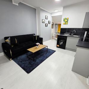 Bright, Modern & Comfortable 2-Bedroom Apartment
