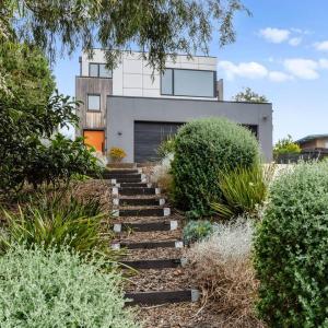 Fairhills Sundrenched Living