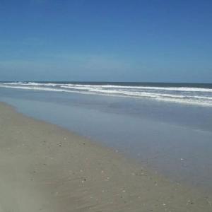 Large 3 bedroom Walk to the beach