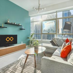 Stylish 2 Bedroom Apartment with Marina View & Balcony, Dubai Marina