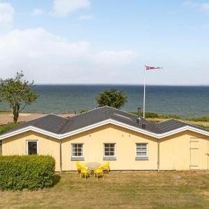 3 Bedroom Nice Home In Brenderup Fyn