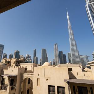 Iconic Views -Stylish 2BR Near Burj Khalifa- Yansoon