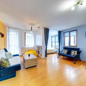 Colorful Retreat - 2BD next to the slopes by Flat Manager