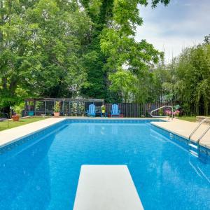 Swimming Under the Stars Lynchburg Apt with Pool!