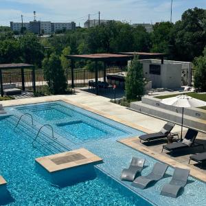 Goldy | Big Group Stay, Game Room, Coworking, Pool