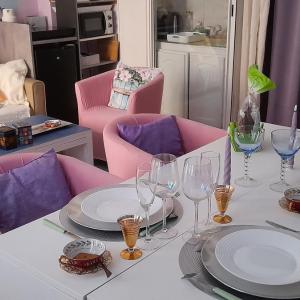 NICE EXCEPTIONNEL 2 PIECES 40 m2 DANS GRAND APPARTEMENT D HOTE ATYPIQUE ORIGINAL 200 m mer PROMENADE DES ANGLAIS, PLAGES