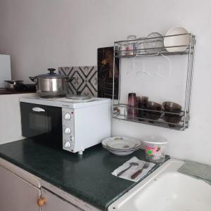 Private room at 2 km from Airport