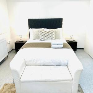Westferry Two-Bedroom Deluxe Apartment