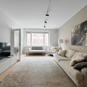Modern 2BR downtown, private sauna, workspace