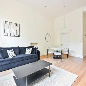 Knightsbridge Ground floor Gem Next Hyde park