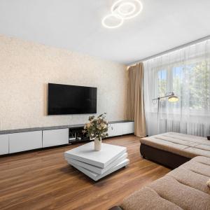Apartment 10 minutes from city centre with garden