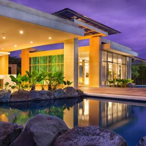 Condo Free Pool Fast Wi-fi near BGC, C5