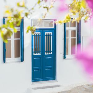 Nerida Tinos - Elegant 2-Bedroom Apartment in Tinos Town
