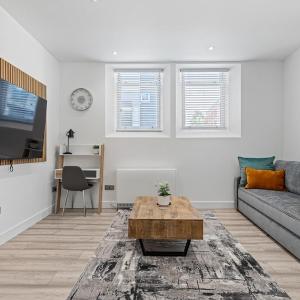 The Nook - 2 min from Station - Free Parking - Courtyard