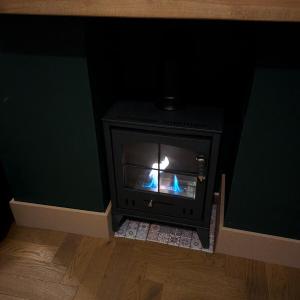 Luxury 3 bed house with off road parking for 2 cars, garden, 10 minutes from city-centre