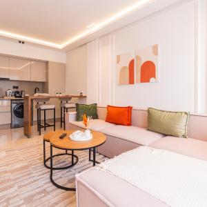 Premium 1BR in Les Princesses - Balcony, Parking, Fiber