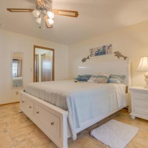 Private Suite with Full Kitchen 5 ml to Beach