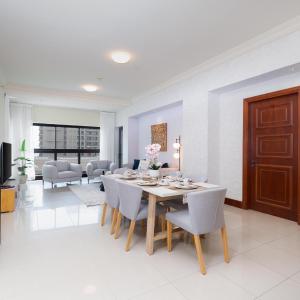 Golden Mile at its Best 2BR Plus Maids Palm Jumeirah