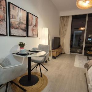 Deluxe Studio - Stylish & Cosy in Luma22